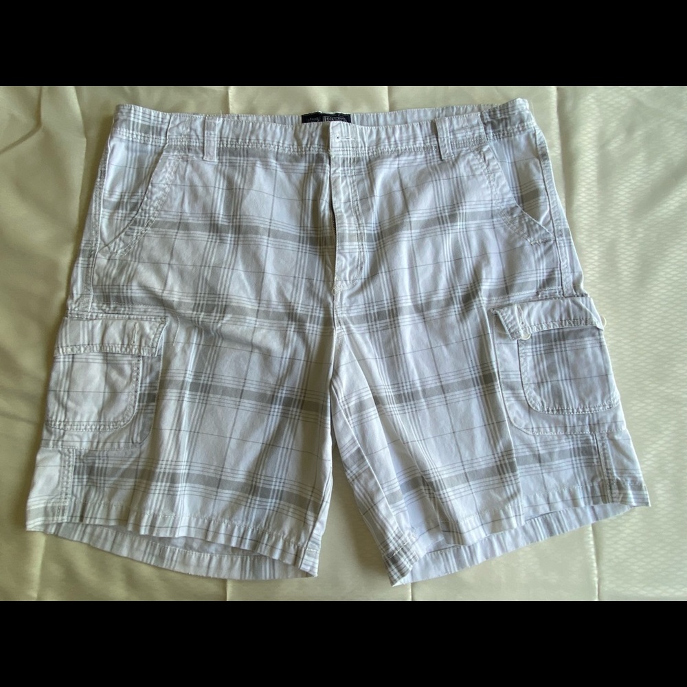 Mens cargo shorts size 48